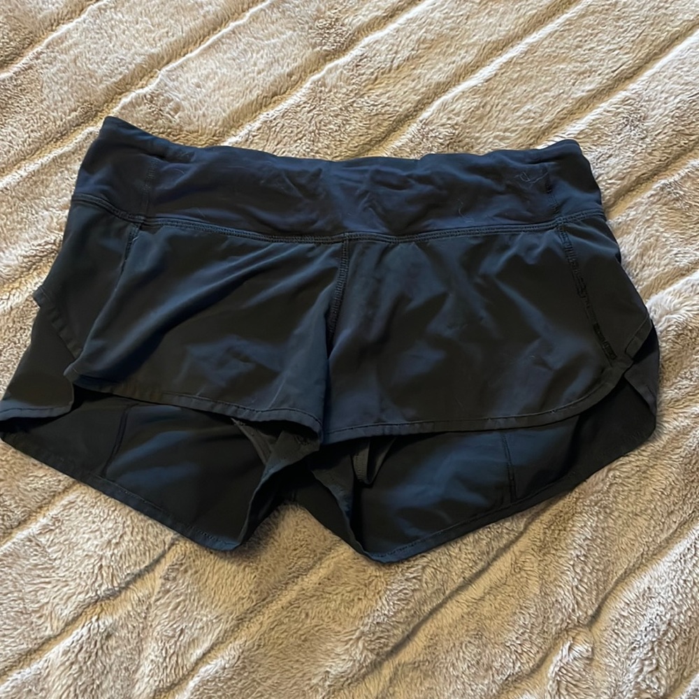 Lululemon Speed Up High-Rise Lined Short 2.5" size 6 in black
